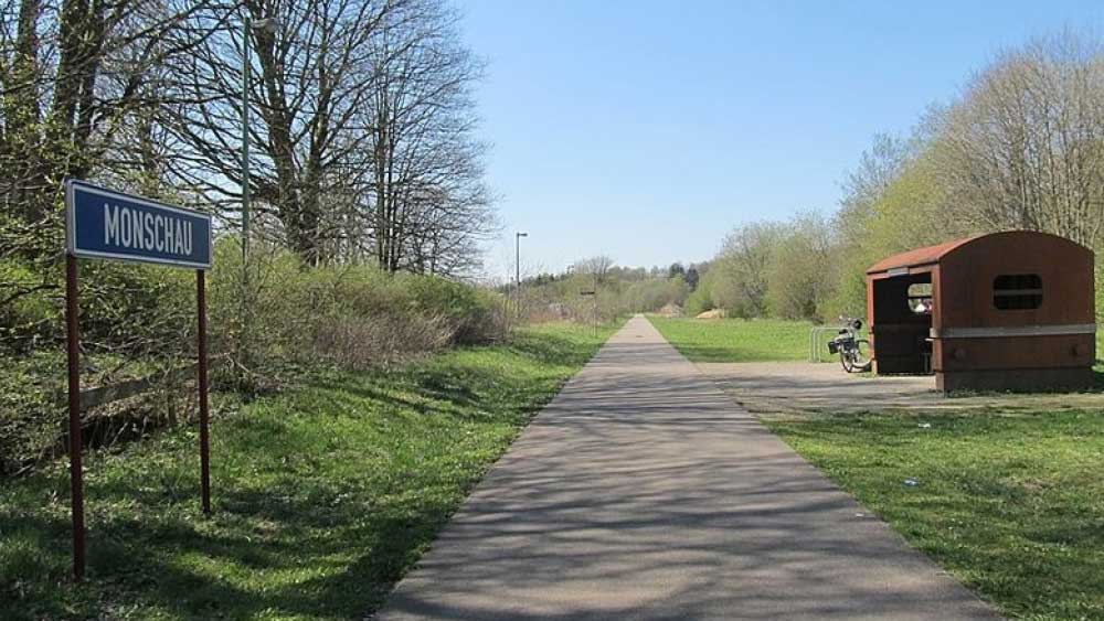 আর এর জেরেই সীমান্তে জটিলতা তৈরি হয়েছে। এই রেলপথ বেলজিয়ামের এলাকা অতিক্রম করে জার্মানির মধ্যে প্রবেশ করেছে।