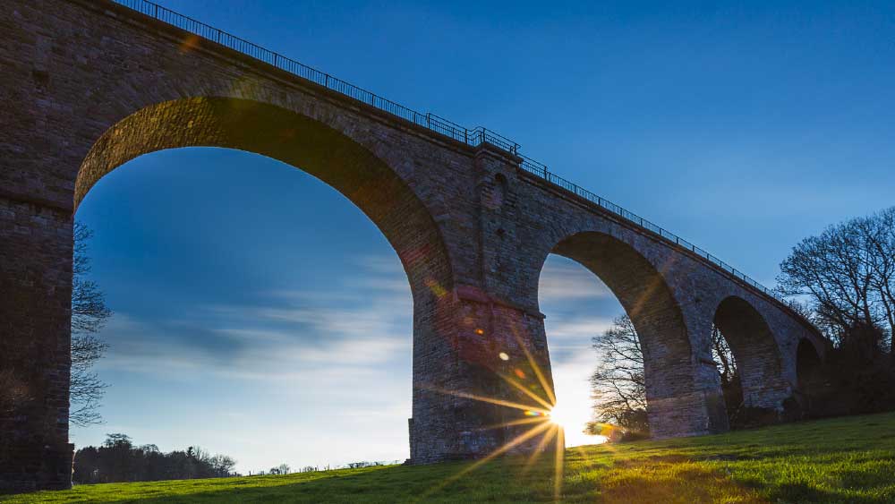 দুই দেশের ভূখণ্ডের মধ্যে রেল পরিষেবায় যাতে কোনও সমস্যা না হয়, সে জন্য একাধিক ব্যবস্থা নেওয়া হয়েছিল। যেমন ট্রেন ভাড়া বা মাল-সামগ্রীর পরিবহণ মাশুল জার্মান ও বেলজিয়ান মুদ্রায় প্রদান করা যেত।