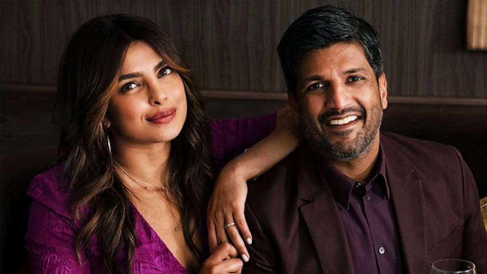 মনীশ কে গয়ালের সহযোগিতায় অভিনেত্রী ২২ জুন ‘সোনা হোম’-এর সঙ্গে ভক্তমহলের পরিচয় করিয়ে দেন। এখানে, খাবার পরিবেশনের সময় টেবিল সাজানোর বিভিন্ন ধরনের সামগ্রী পাওয়া যাবে বলে জানান প্রিয়ঙ্কা।