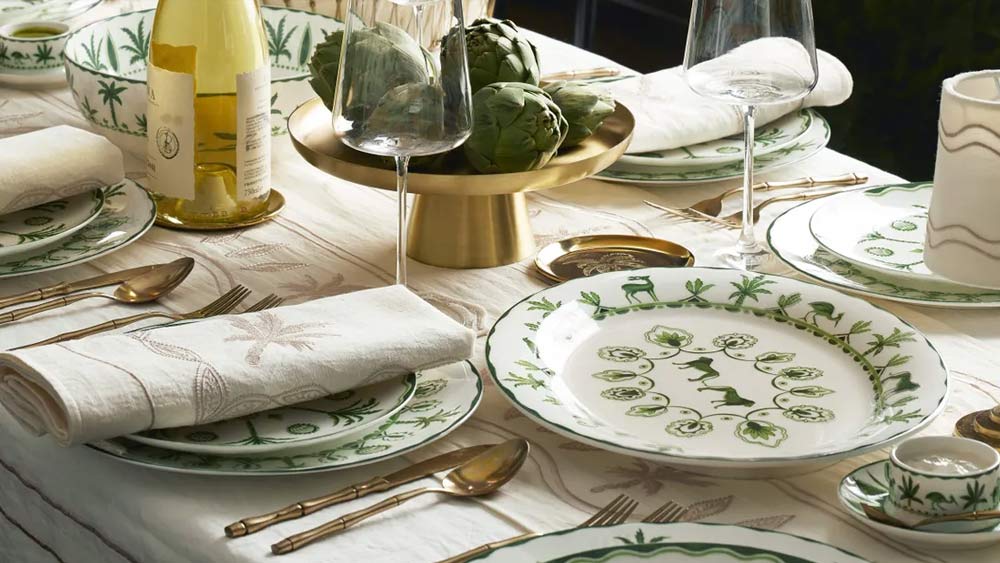 ডাইনিং টেবিলকে আরও সুন্দর করে সাজানোর জন্য নতুন ডিজাইনের কাপ, প্লেট, বাটি থেকে শুরু করে টেবিল ক্লথ, বিভিন্ন আকারের রানার, মুখ মোছার ন্যাপকিন, কোস্টার-সহ আরও অনেক সামগ্রী রয়েছে ‘সোনা হোম’-এ।