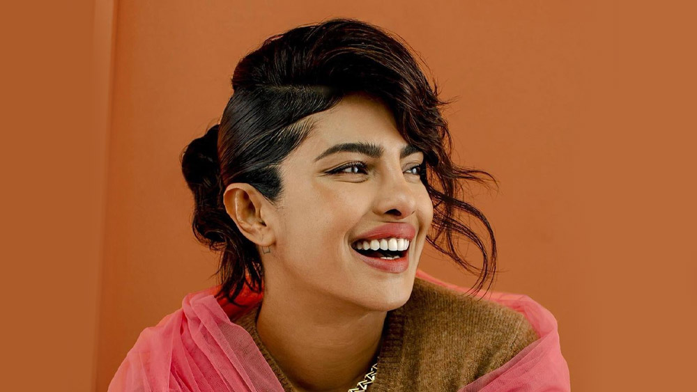 প্রিয়ঙ্কার এই অভিনব প্রয়াস সকলকে মুগ্ধ করলেও এই সামগ্রীর দাম দেখে সকলেরই চক্ষু চড়কগাছ!