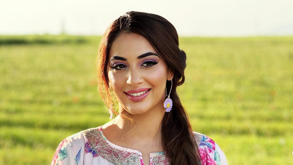 মেহরিন বেশ জনপ্রিয় নেটমাধ্যমে। ইনস্টাগ্রামে তাঁর ফলোয়ারের সংখ্যা তিন লক্ষ। 