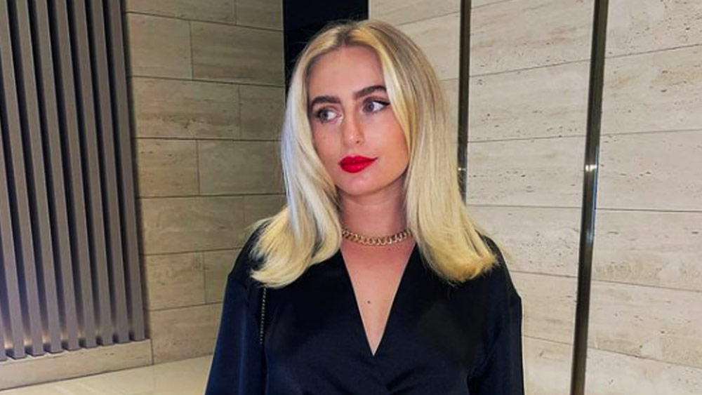 লক্ষ্য ছিল বিশ্বভ্রমণ করবেন। তাই অর্থ উপার্জন করতে অনেক রকম কাজই করেছেন মেগান মীক।