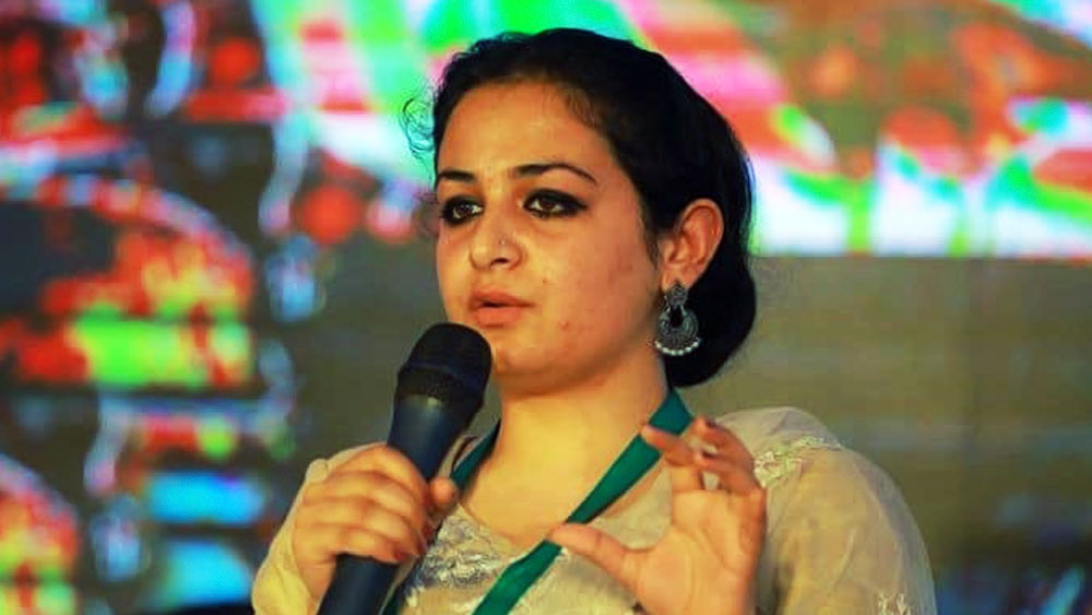 আল-জাজিরা, টাইম, টিআরটি ওয়ার্ল্ডের মতো সংবাদমাধ্যমে প্রায় নিয়মিত ভাবে প্রকাশিত হতে থাকে সানার তোলা ছবি।