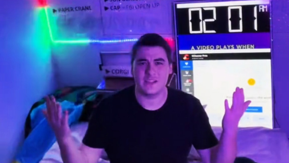 ২৮ বছর বয়সি জেকি কুইন্সল্যান্ডের গোল্ড কোস্ট এলাকায় থাকেন। তিনি নেটমাধ্যমের এক জন ইনফ্লুয়েন্সার।   