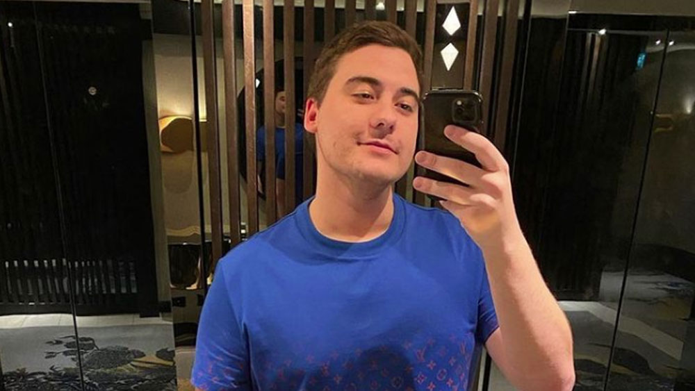 তিনি প্রতি রাতেই টিকটকে লাইভে আসেন। তাঁর অনুরাগীরা লাইভ চলাকালীন বিভিন্ন ধরনের উপহার পাঠান।   