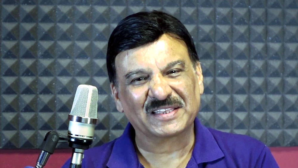 মেটাল্যার্জিক্যাল ইঞ্জিনিয়ারিং নিয়ে পড়াশোনা করার পর তিনি সরকারি চাকরি করবেন বলে ভেবেছিলেন। পরে ‘ববি’ সিনেমায় ঋষি কপূরের চরিত্র দ্বারা প্রভাবিত হয়ে তিনি ‘স্টান্ট রাইডার’ হওয়ার জন্যে প্রশিক্ষণও নিয়েছিলেন এক সময়। কিন্তু গুরুতর আহত হওয়ার ফলে তিনি সাংবাদিক পদের জন্য আবেদন করেছিলেন।