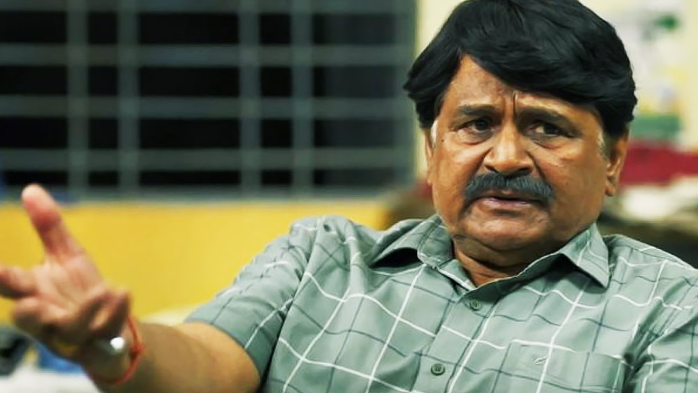 শচীন তেন্ডুলকরকে ‘পেপসি’-এর একটি বিজ্ঞাপনে দেখা গিয়েছিল, একটি গানও বেজে উঠত বিজ্ঞাপনের মাঝে। সেই ‘উমর ঘুমর মেঁ’ গানটি গেয়েছিলেন স্বয়ং রঘুবীর। এ ছাড়াও ‘ব্রিটানিয়া’, ‘কোটাক মহিন্দ্রা’, ‘ভিম’, ‘পার্লে’-সহ বহু বিখ্যাত ব্র্যান্ডের সঙ্গে হাত মিলিয়েছেন কণ্ঠশিল্পী রঘুবীর।  