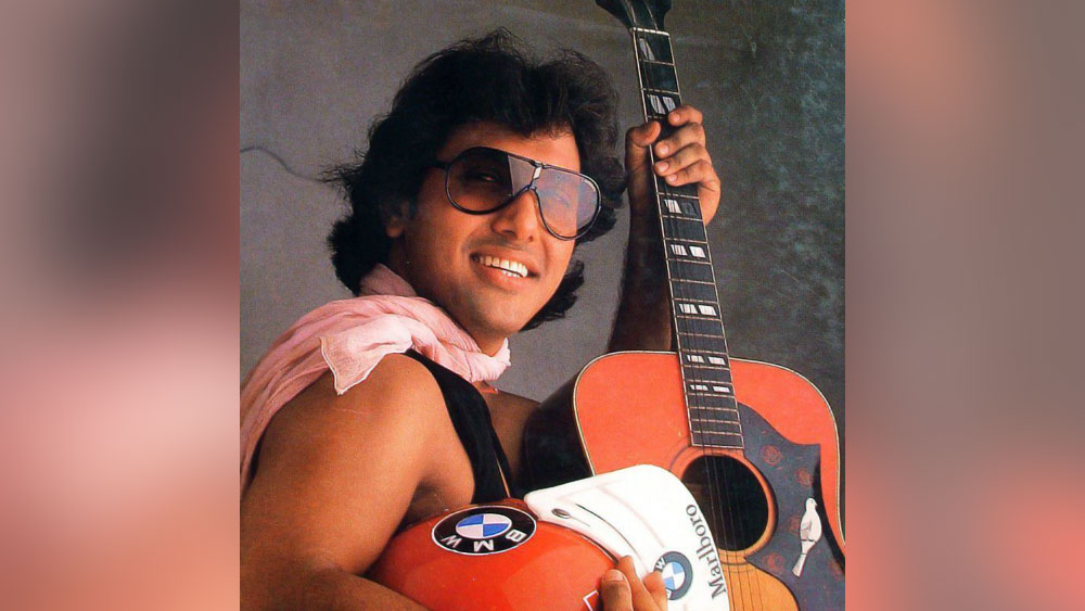 গোবিন্দর কর্মজীবনের শুরু ১৯৮৬ সালে। তার তিন বছর পর পরিচালক যশ চোপড়ার ‘চাঁদনী’ ছবি মুক্তি পায়। তবে, পরিচালকের প্রথম পছন্দ ঋষি কপূর ছিলেন না। রোহিত গুপ্তর চরিত্রে অভিনয় করার জন্য তিনি বেছেছিলেন গোবিন্দকে।