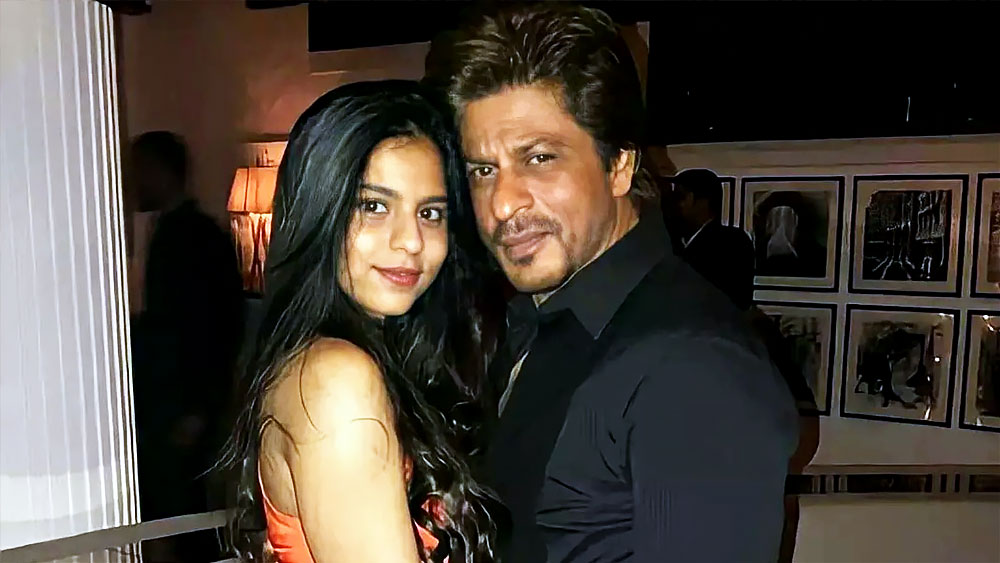 শুধু সইফ-ই নন, শাহরুখ খানের দুই সন্তানও প্রাথমিক স্তরের শিক্ষালাভ করেছিলেন ধীরুভাই অম্বানী ইন্টারন্যাশনাল স্কুল থেকে। শাহরুখ-কন্যা সুহানা এই স্কুলে পড়াশোনা শেষ করে লন্ডনের আর্ডিংলি কলেজে ভর্তি হন।