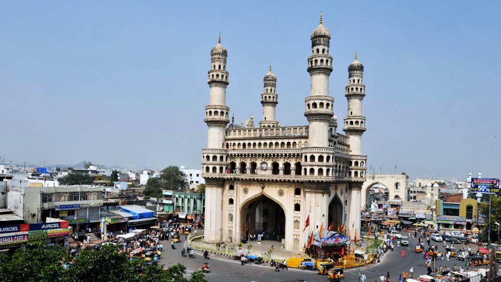 শুধু চারমিনার, গোলকোন্ডা দুর্গ, রামোজি ফিল্ম সিটি প্রভৃতি দর্শনীয় স্থানের জন্যই নয়, হায়দরাবাদে এমন প্রচুর খাবার পাওয়া যায়, যার সুনাম রয়েছে দেশ জুড়ে।