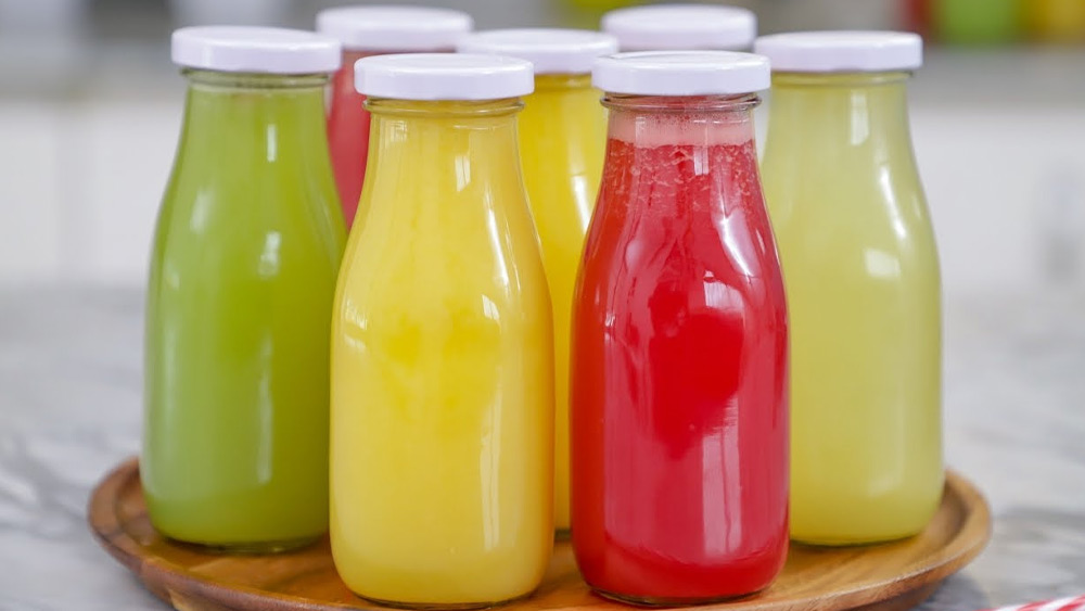 ফলের রস থেকে শুরু করে শেষ পাতে মিষ্টিমুখ— কিছুই বাদ পড়েনি খাদ্যতালিকা থেকে। সব মিলিয়ে মোট ৫০টি খাবারের আয়োজন করেছিলেন ইয়াদাম্মা। সংবাদসংস্থা সূত্রে খবর, তিনি সিদ্ধিপেট জেলার গুদাতিপল্লী গ্রামের বাসিন্দা।