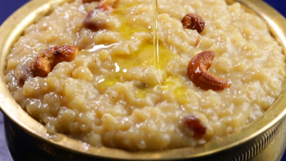 অরিসেলু (চালের গুঁড়ো, ঘি ও গুড় দিয়ে তৈরি মিষ্টি), পরমান্নম্‌ (চাল ও গুড় দিয়ে তৈরি), সেওয়াই দিয়ে তৈরি পুডিং, মিষ্টি পুরন পোলি (পরোটা আকারের মিষ্টি)— শেষ পাতে মিষ্টিমুখের আয়োজন করা হয়েছিল।