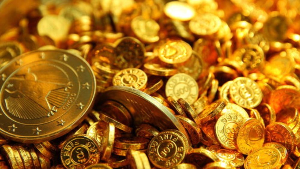 ১৩০০ খ্রিস্টাব্দ নাগাদ উত্তরপূর্ব ফ্রান্সের বাসিন্দা এক ইহুদি বিবাহিত মহিলা তাঁর সুরক্ষার জন্য বাড়ির পাঁচিলের মধ্যে নিজের বিয়ের আংটি, ১৩টি সোনার আংটি এবং ৩৮৪টি রুপোর কয়েন লুকিয়ে রেখেছিলেন। ১৮৬৩ সালে বাড়িটি সারানোর সময় একটি পোর্সেলিনের পাত্রে রত্নগুলি খুঁজে পাওয়া যায়।