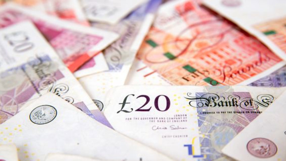 পাঁচ এবং এক পাউন্ডের নোটের প্রায় ৩০টি বান্ডিলে মোট এক লক্ষ তিরিশ হাজার পাউণ্ড তাঁরা লুকিয়ে রেখেছিলেন। বর্তমানে যার আনুমানিক মূল্য কুড়ি লক্ষ ডলারেরও বেশি।