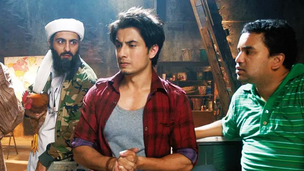 অভিষেক শর্মা পরিচালিত ছবিটি বানাতে খরচ হয়েছিল পাঁচ কোটি টাকা। ছবি মুক্তির প্রথম সপ্তাহেই বক্স অফিস থেকে পাঁচ কোটি টাকা উপার্জন করে ‘তেরে বিন লাদেন’।  ভারতের বক্স অফিস থেকে ১৫ কোটি টাকা উপার্জন করলেও আন্তর্জাতিক স্তরে এই ছবিটি ১১ কোটি ৪৩ লক্ষ টাকা উপার্জন করেছে।