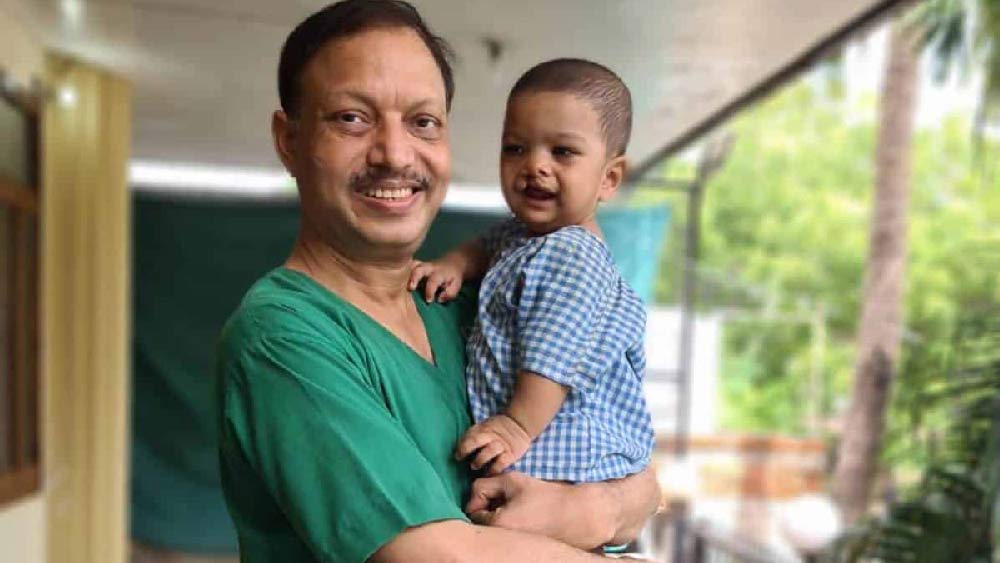 ছোট থেকেই পড়াশোনায় প্রবল আগ্রহ সুবোধের। কিন্তু বাধ সাধে দারিদ্র। কী ভাবে পড়াশোনা হবে?