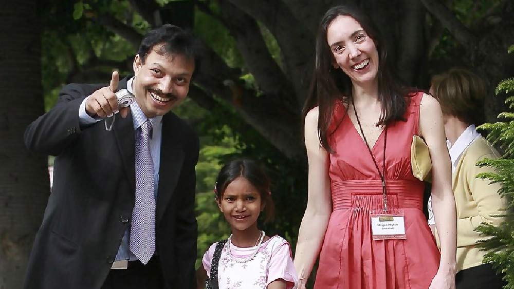 দিনের পর দিন হাড়ভাঙা খাটুনির পর রাতে পেটে কিছু দিয়ে পড়তে বসা। এ ভাবেই দশম শ্রেণিতে পৌঁছলেন সুবোধ।