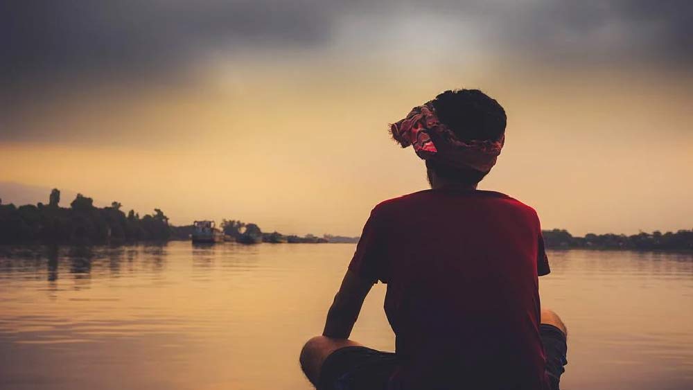 যখন সুবোধের দশম শ্রেণি, মা পড়লেন বড় অসুখে। প্রায় শয্যাশায়ী তিনি। তত দিনে বাবার চাকরিটা পেয়েছেন দাদা। কিন্তু তাতে সংসারের হাল ফেরেনি। কাজ করতেই হত সুবোধকে।