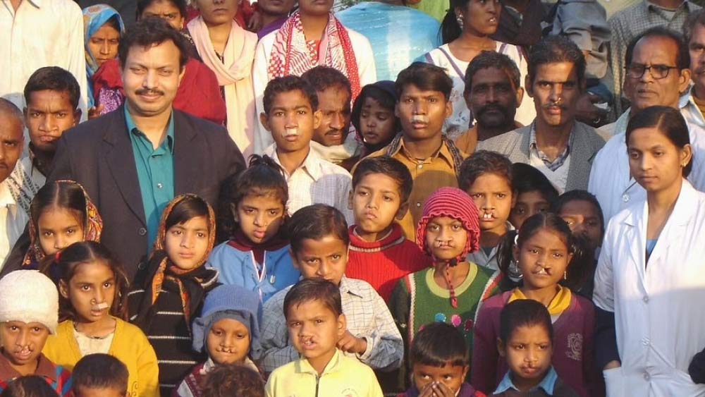 ১৯৯৩ থেকে ২০০৪ পর্যন্ত প্র্যাকটিস শুরু করেন। বিনামূল্যে বহু গরিব মানুষের চিকিৎসা করেছেন। 