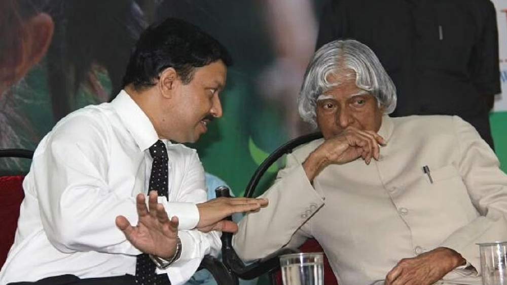 সুবোধ ডাক্তারের নাম ছড়িয়েছে দূরদূরান্তে। হাসপাতালটি তৈরি করেছিলেন অনেকের সাহায্য নিয়ে। তার মধ্যে অন্যতম ছিল আমেরিকার একটি স্বেচ্ছাসেবী সংস্থা।