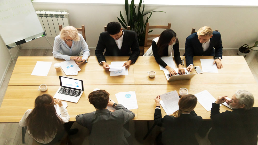 কখনও উদ্যোক্তাদের আচরণে সংস্থার বোর্ডের অন্যান্য সদস্যরা অসন্তুষ্ট হয়ে থাকেন। আবার কোনও ক্ষেত্রে তাঁরা এমন ভুল সিদ্ধান্ত নিয়ে ফেলেন, যার পরিণতিতে সংস্থার অর্থনৈতিক ক্ষতি হয়। এর ফলে ডিরেক্টর বোর্ডের সদস্যরা উদ্যোক্তাকেই সংস্থা থেকে বিতাড়িত করার সিদ্ধান্ত নেন।