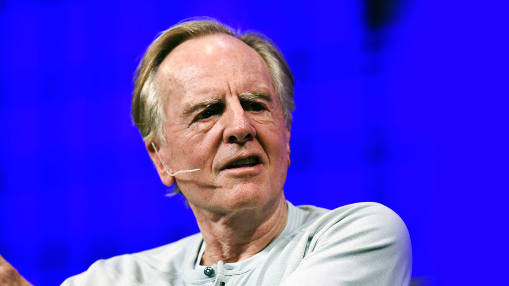 কারণ, তাঁর বয়স তুলনামূলক ভাবে কম এবং তিনি নাকি খুব সহজে রেগেও যেতেন। তাই স্টিভের পরিবর্তে তৎকালীন ‘পেপসি’ সংস্থার কার্যনির্বাহী জন স্কালিকে সিইও পদে নিযুক্ত করেন। বহু মতানৈক্যের পর স্টিভ আবার ‘অ্যাপল’-এ ফিরে আসেন।