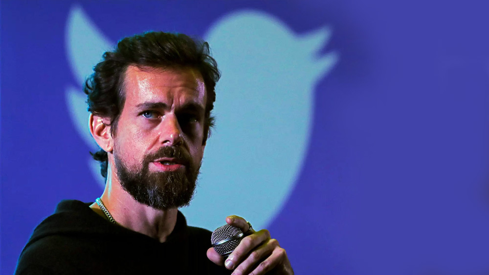 ইভান উইলিয়ামস, নোয়া গ্লাস, জ্যাক ডর্সি এবং বিজ স্টোন ‘টুইটার’ সংস্থার প্রতিষ্ঠাতা ছিলেন। ২০০৬ সালের দিকে সিইও পদে কর্মরত ছিলেন জ্যাক ডর্সি নিজেই। কিন্তু তিনি বোর্ডের বাকি সদস্যদের সঙ্গে যোগাযোগ রাখতেন না।