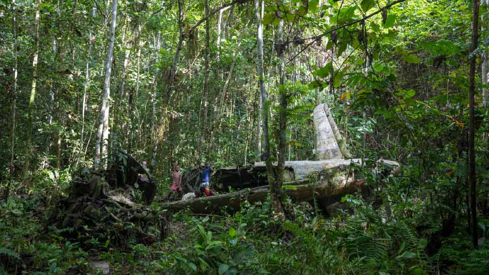 একটু খোঁজাখুঁজির পর একটি কুঁড়েঘরও চোখে পড়ে। পরবর্তী দশ দিনের জন্য ওই কুঁড়েটিই হয়ে ওঠে পাভেলের আশ্রয়। পাভেল জানিয়েছেন, ছোট্ট কুঁড়ে ঘরের ভিতরে ছিল ন্যুডলের অনেক প্যাকেট। দশ দিনে যখনই খিদে পেয়েছে ওই ন্যুডল খেয়ে পেট ভরিয়েছেন পাভেল। 