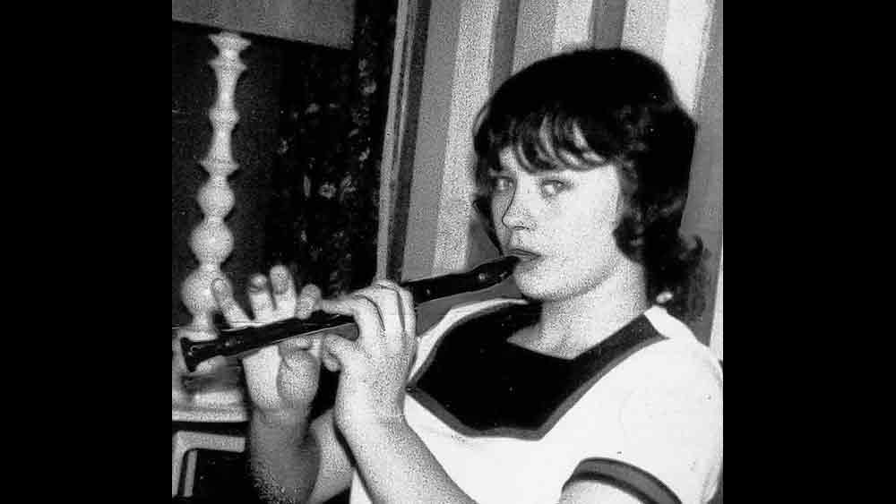 এমনকি চার-পাঁচ বছর বয়সে মেরিকে তিনি ঠেলে দিতেন তাঁর ‘ক্লায়েন্ট’দের কাছে। দুঃসহ এই অভিজ্ঞতাগুলিই মেরিকে ঠেলে দিয়েছিল তার অদ্ভুত আচরণের দিকে, করে তুলছিল ‘সিরিয়াল কিলার’।