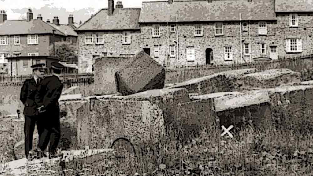 এক বার তাকে সংবাদিকদের হাত থেকে বাঁচতে বাড়ি থেকে বিছানার চাদর চাপা দিয়ে পালাতে হয়েছিল।  এই ঘটনার পর সে তার মেয়ের পরিচয় নিয়ে চিন্তিত ছিল। মেয়েকে যাতে ‘পরিচয়হীন’ রাখা যায় তার জন্য  ব্রিটেনের আদালতে আবেদন করে মেরি। 