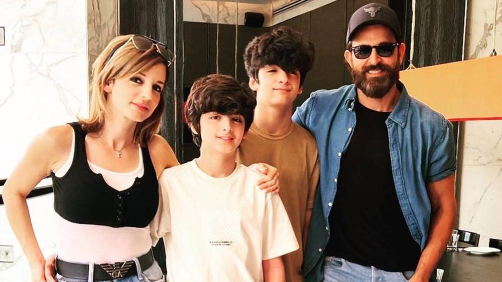 ২০০০ সালে বিয়ে করার পর ১৩ বছর সম্পর্কেও ছিল এই জুটি। তাঁদের দুই পুত্রসন্তানকে নিয়ে ভালই সংসার করছিলেন রোশন-দম্পতি।