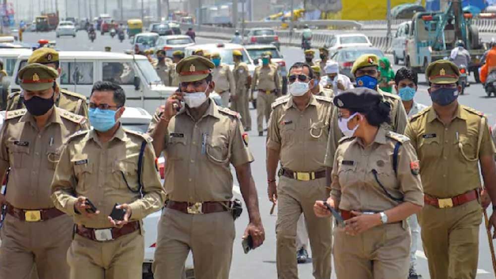 ঘটকের মাধ্যমেই ইন্দ্রাণীর ছেলের খোঁজ পান তিনি। নিজেকে শরণ্যা নামে পরিচয় দেন ইন্দ্রাণীদের কাছে। প্রতারণার অভিযোগে ইতিমধ্যেই শরণ্যাকে গ্রেফতার করেছে পুলিশ।