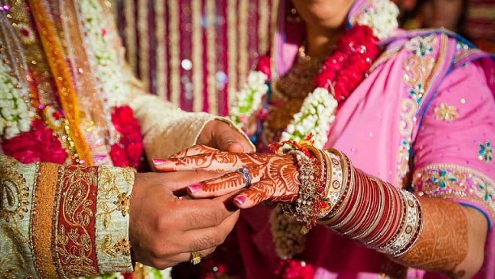 ১১ বছর সংসার করার পর অতিমারির সময়ে স্বামীর ঘর ছেড়ে মায়ের কাছে ফিরে আসেন। 