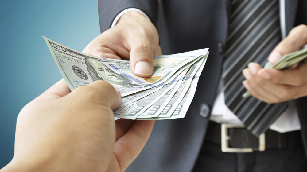 ব্রিটেনে ‘ডিরেক্ট পেমেন্ট প্যাকেজ’ দেওয়া হয় বিভিন্ন অসুস্থ মানুষ কিংবা তাঁর পরিবারকে।