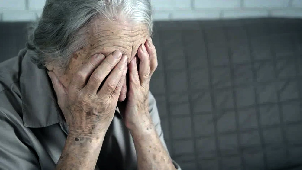 বৃদ্ধাও ভাবেননি, ১৩ বছরের অভিনয় এ ভাবে ধরা পড়বে পোষ্যের সৌজন্যে। আসলে কথায় বলে, চুরিবিদ্যা মহাবিদ্যা, যদি না পড় ধরা। অবশেষে ধরা পড়লেন ফ্রান্সেস নোবেল।