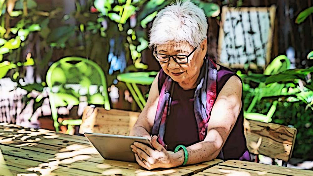 আদালতে যখন তাঁর বিরুদ্ধে মামলা চলছে, বার বার তাঁকে হাজিরা দিতে বলা হচ্ছে, তখন বার্লিনে ঠায় বসে বৃদ্ধা। কিছুতেই ফিরবেন না তিনি।