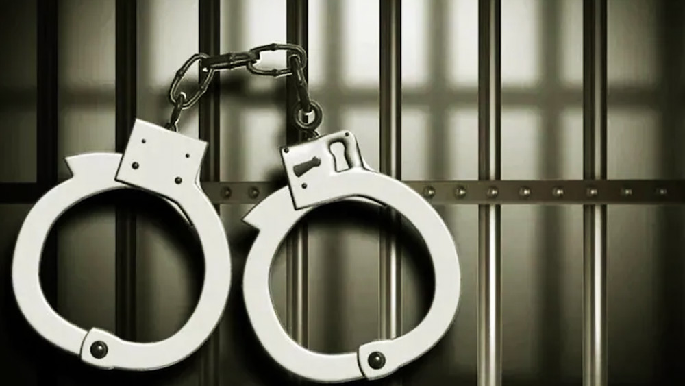 বার বার এমন করায় অবশেষে তাঁকে কারাদণ্ড দিয়েছে আদালত। গত মাসেই তাঁকে মোট ৪ বছর ৯ মাসের কারাদণ্ড দেওয়া হয়েছে।