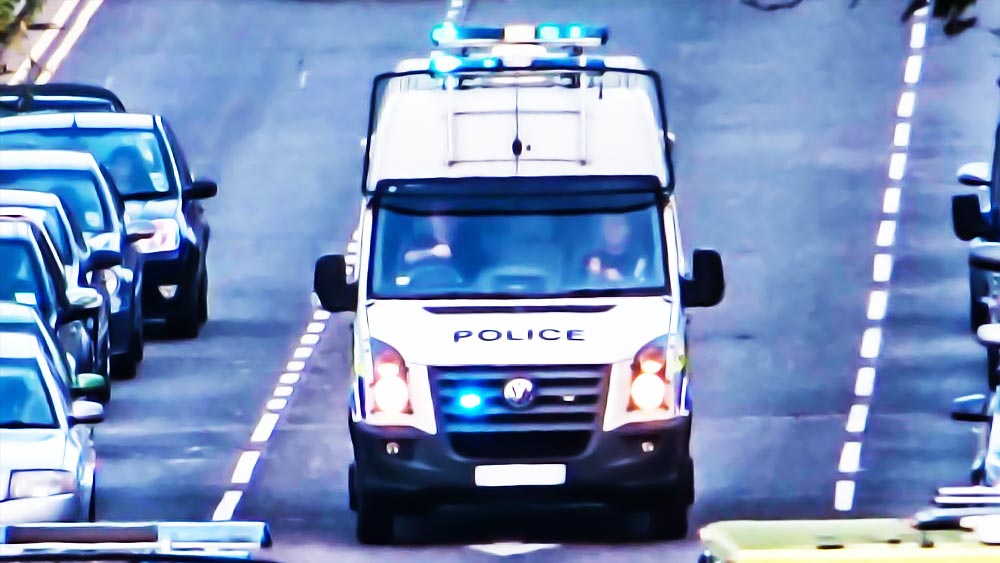 এখন ৬৬ বছরের প্রতারককে জার্মানি থেকে ইংল্যান্ডে নিয়ে যাওয়ার ব্যাপারে পদক্ষেপ করছে প্রশাসন।