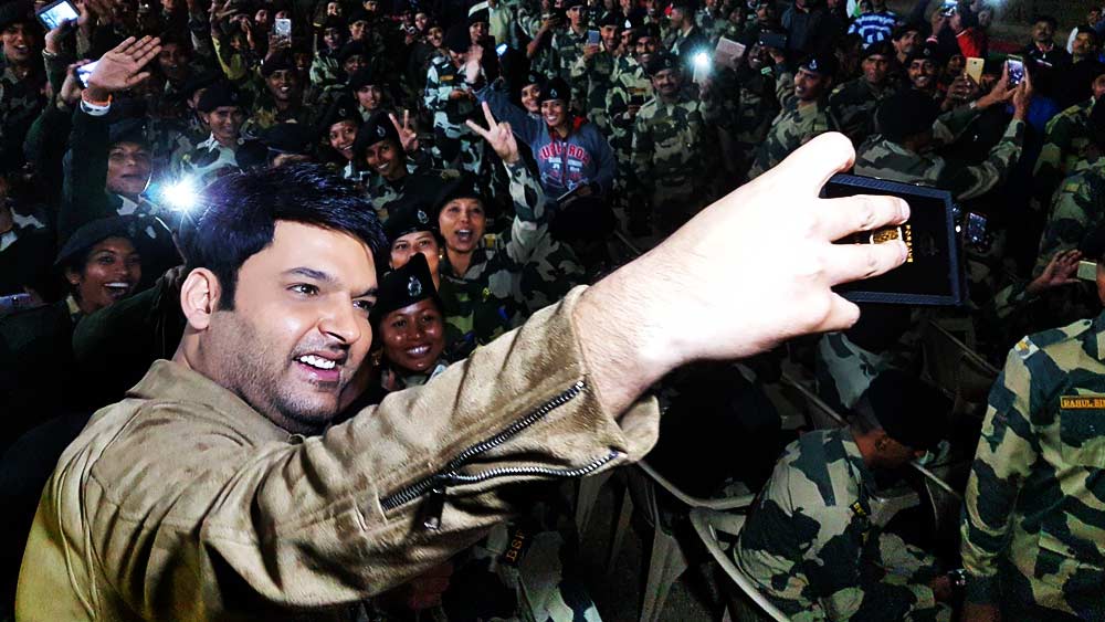 সাধারণ মধ্যবিত্ত পরিবারের থিয়েটারপ্রেমী এক যুবক থেকে এ ভাবেই সাফল্যের চূড়ায় পৌঁছেছেন কপিল।