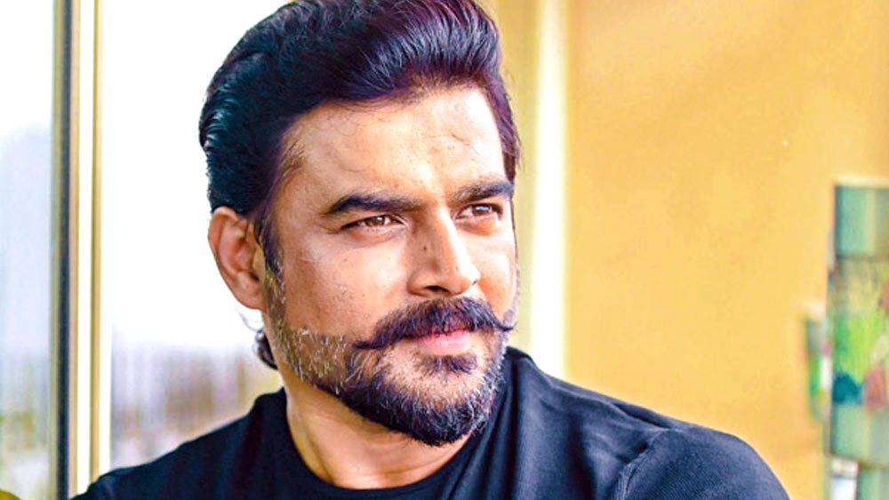 এমনকি, নিজের গায়ের রং নিয়েও অসন্তুষ্ট ছিলেন বলিউডের ‘ম্যাডি’। এক সময় ভেবেছিলেন, গায়ের রং কালো হওয়ার কারণে কেউ তাঁকে বিয়ে করতে রাজি হবেন না।