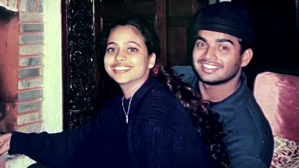 কিন্তু তাঁর ভুল ভাঙে সরিতার সঙ্গে আলাপ হওয়ার পর। এক সাক্ষাৎকারে তিনি জানিয়েছেন, সরিতা তাঁর ছাত্রী ছিলেন। সরিতা নিজে থেকেই নাকি তাঁর সঙ্গে সময় কাটানোর প্রস্তাব দিয়েছিলেন।