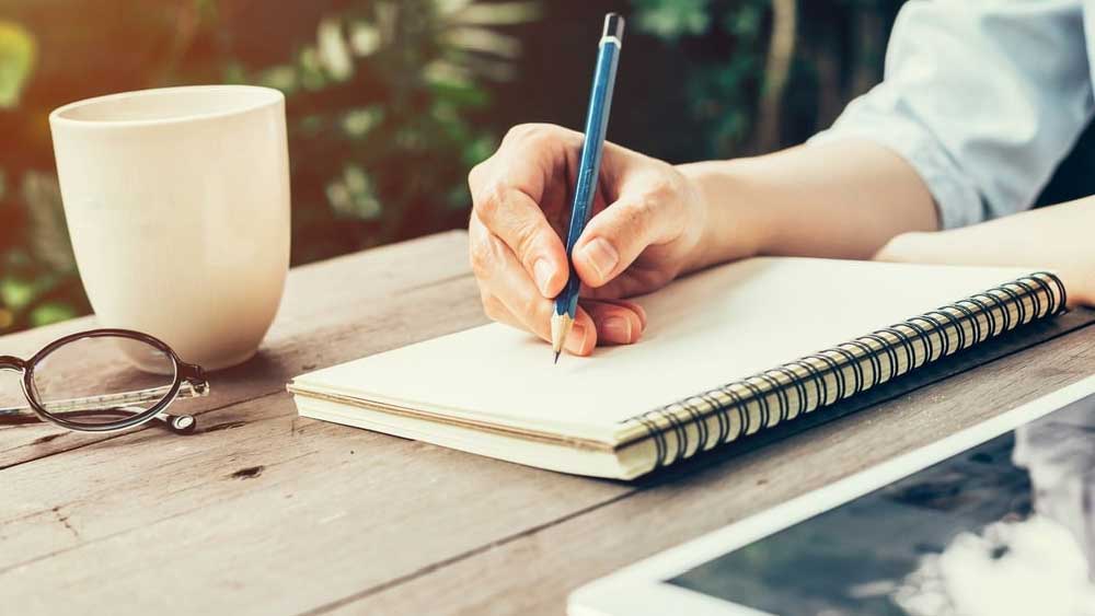  গুরপ্রীতের আত্মীয় গুরিন্দর জিৎ এক সর্বভারতীয় সংবাদমাধ্যমে জানিয়েছেন, পড়াশোনায় বরাবরই ভাল ভগবন্তের বাগদত্তা। 