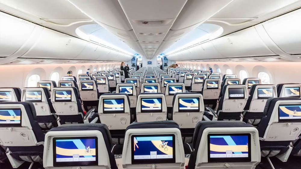 তালিকায় এর পরে রয়েছে ‘বোয়িং ৭৪৭-৮’-এর নাম। এই বিমানটির ভ্রমণ পরিসীমা ১৪,৮১৬ কিলোমিটার। সিঙ্গল ক্লাসে মোট ৭০০ জন যাত্রীর বসার জায়গা রয়েছে। তবে, ২০২২ সালের অক্টোবর মাসে এই বিমান প্রস্তুতি বন্ধ করা হবে বলে জানা যায়।