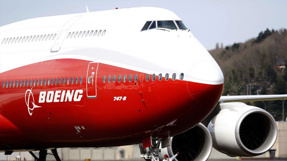 এখনও ‘বোয়িং ৭৭৭-৩০০’ বিমানের কয়েকটি ‘সিঙ্গাপুর এয়ারলাইনস’ ও ‘ইউনাইটেড এয়ারলাইনস’ বিমানসংস্থার অন্তর্ভুক্ত।