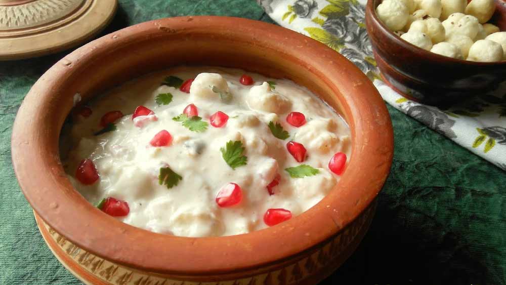 ডেজার্টের মধ্যে রয়েছে, ফ্রেশ ফ্রুট ট্রাইফল, মুঙ্গ ডাল হালওয়া, শাহি টুকরা, আঙ্গুরী রসমালাই, ড্রাই ফ্রুট রাবড়ি।