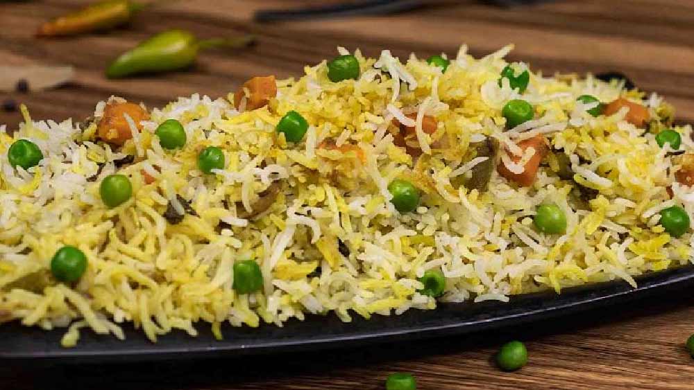 মুখ্যমন্ত্রীর বিয়ে বলে কথা! ফলে মেনুর ধরনে যে একটা ‘শাহি’ ভাব থাকবে, তা সহজেই অনুমেয়। এক ঝলকে দেখে নেওয়া যাক ভগবন্তের বিয়ের খাবারের মেনু।