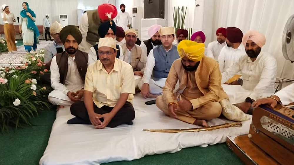 ভগবন্তের স্ত্রী গুরপ্রীত কউর পেশায় চিকিৎসক। তাঁর বাবা ইন্দ্রজিৎ সিংহ কৃষক। গুরপ্রীতের মা রাজিন্দর কউর গৃহবধূ। 