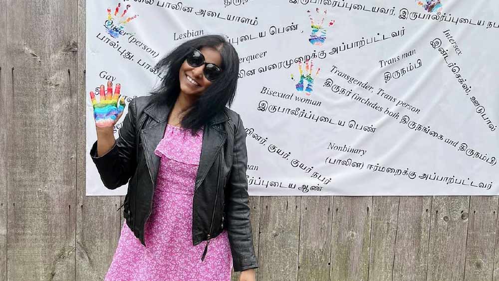 তবু এ সবের মধ্যে দিয়েই একের পর এক তথ্যচিত্র, স্বাধীন ছবি বানিয়ে গিয়েছেন লীনা। বরাবর সামাজিক, অবহেলিত বিষয়কেই ছবিতে গুরুত্ব দিয়েছেন। জাতপাত, বর্ণবৈষম্য, তামিলনাড়ুর জেলেদের সমস্যা, মহিলাদের সমস্যা, রূপান্তরকামীদের কথা উঠে এসেছে তাঁর ছবিতে। লীনার পরিবার বামপন্থী মনোভাবাপন্ন। তাই তাঁর ছবিতে ঘুরে ফিরে এসেছে শ্রীলঙ্কার মানুষের সঙ্কটের কথাও। যা ছোটবেলায় খুব কাছ থেকে দেখে বড় হয়েছেন লীনা।