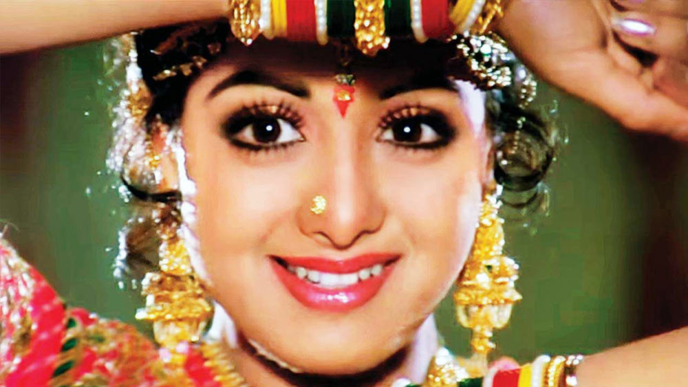 চার বছর বয়স থেকে অভিনয় জগতে কাজ শুরু। শিশু অভিনেতা হিসাবে বড় পর্দায় অভিনয় করলেও আশি ও নব্বইয়ের দশকে একের পর এক সুপারহিট ছবি দর্শকদের উপহার দিয়ে গিয়েছেন বলিউডের ‘চাঁদনি’।